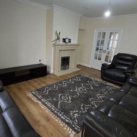 Entire Three Bedroom House In Birmingham Exterior photo